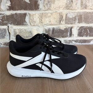 Reebok Men's Energen Running shoe. Black and White, 9.5